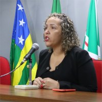 Palestrante ministrando na mesa do Auditório Carlos Eurico Palestrante ministrando na mesa do Auditório Carlos Eurico