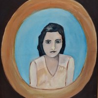 Pintura de retrato feminino em moldura oval com fundo azul integrante da mostra de artes visuais