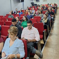 Visão panorâmica de auditório