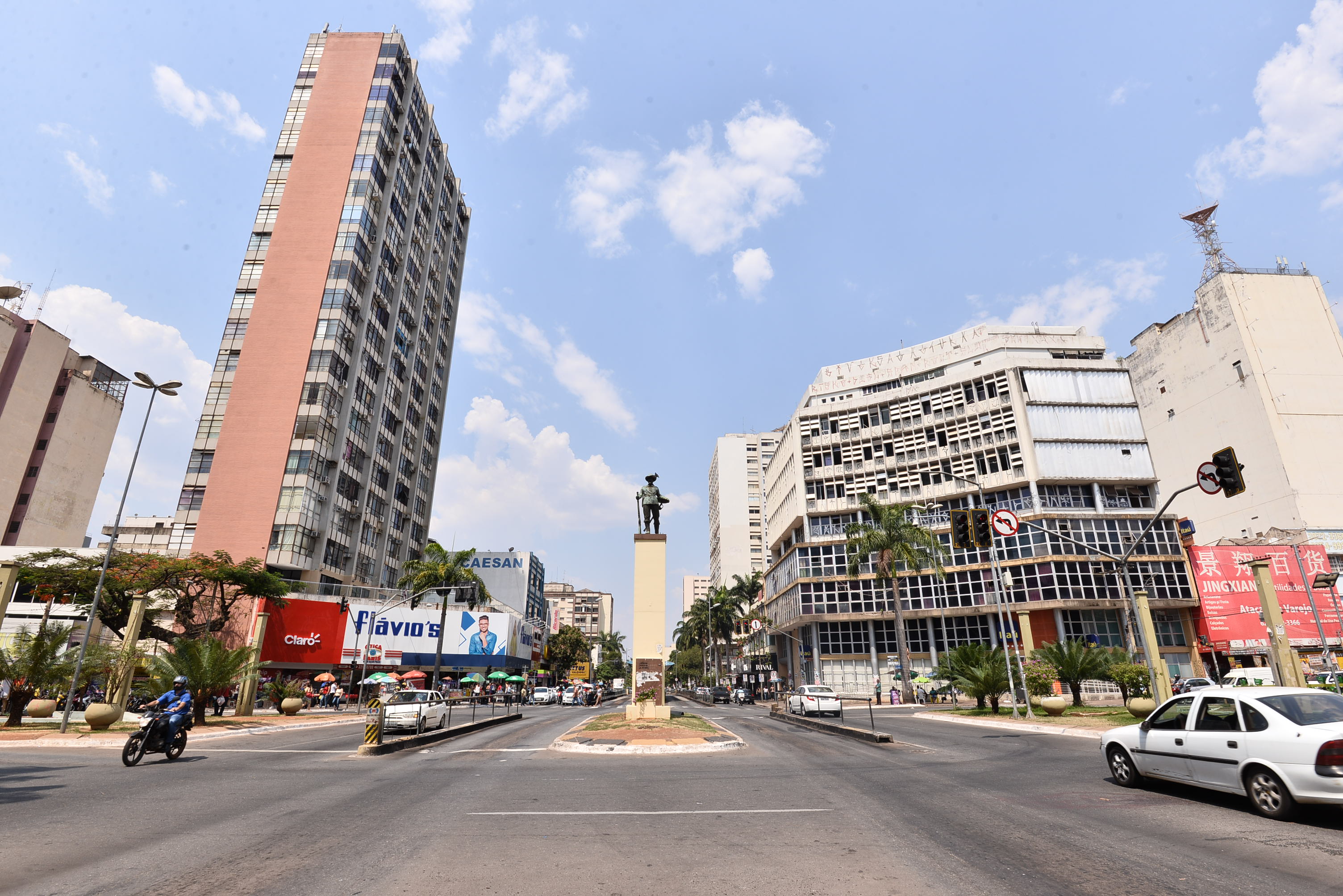 AVENIDA ANHANGUERA - PRAÇA BANDEIRANTE em 2017 (Foto Antônio Silva).JPG