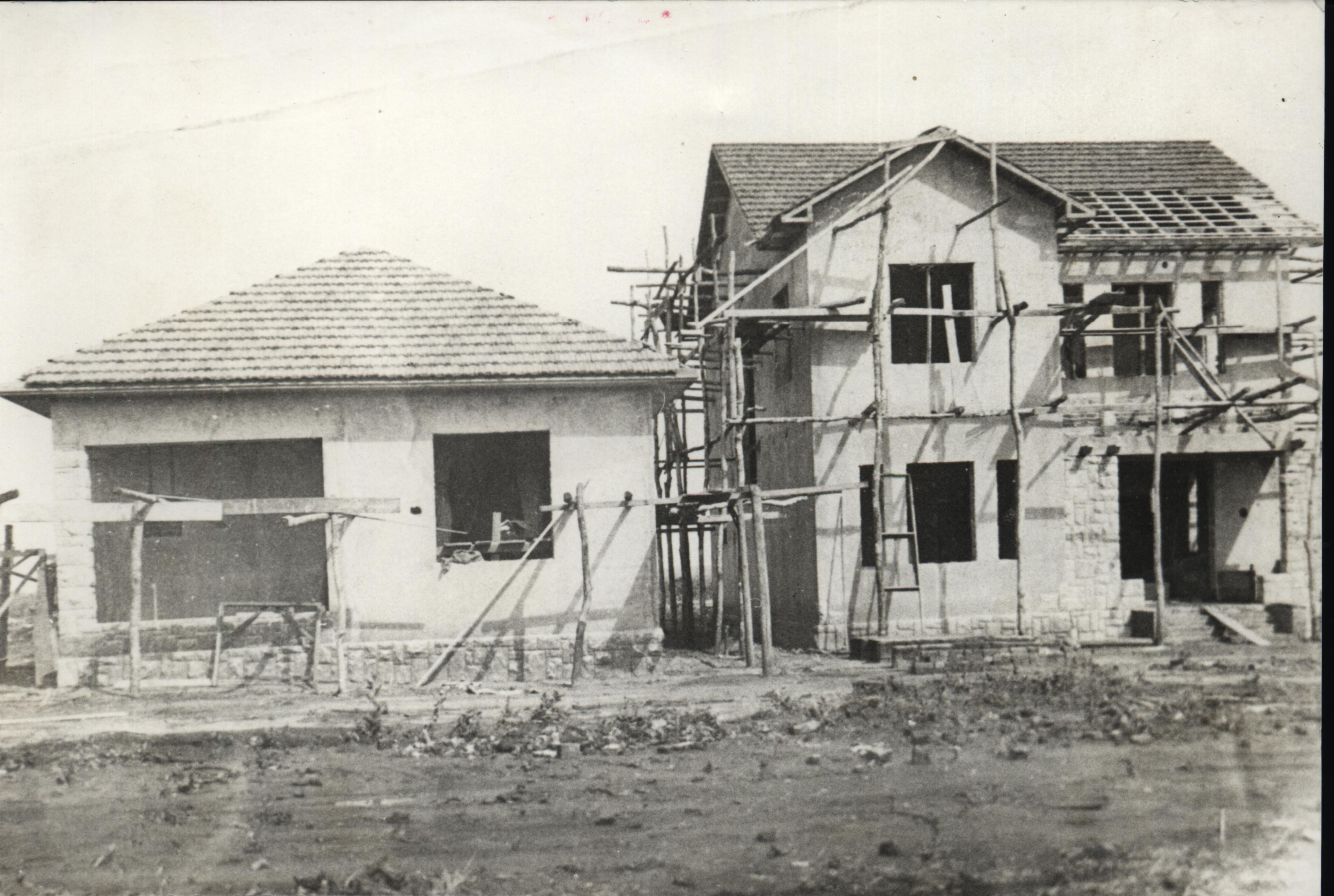 EDIFICAÇÕES -PRIMEIRAS EDIFICAÇÕES - Década de 40 (Arquivo cedido pela Prefeitura de Goiânia).jpg