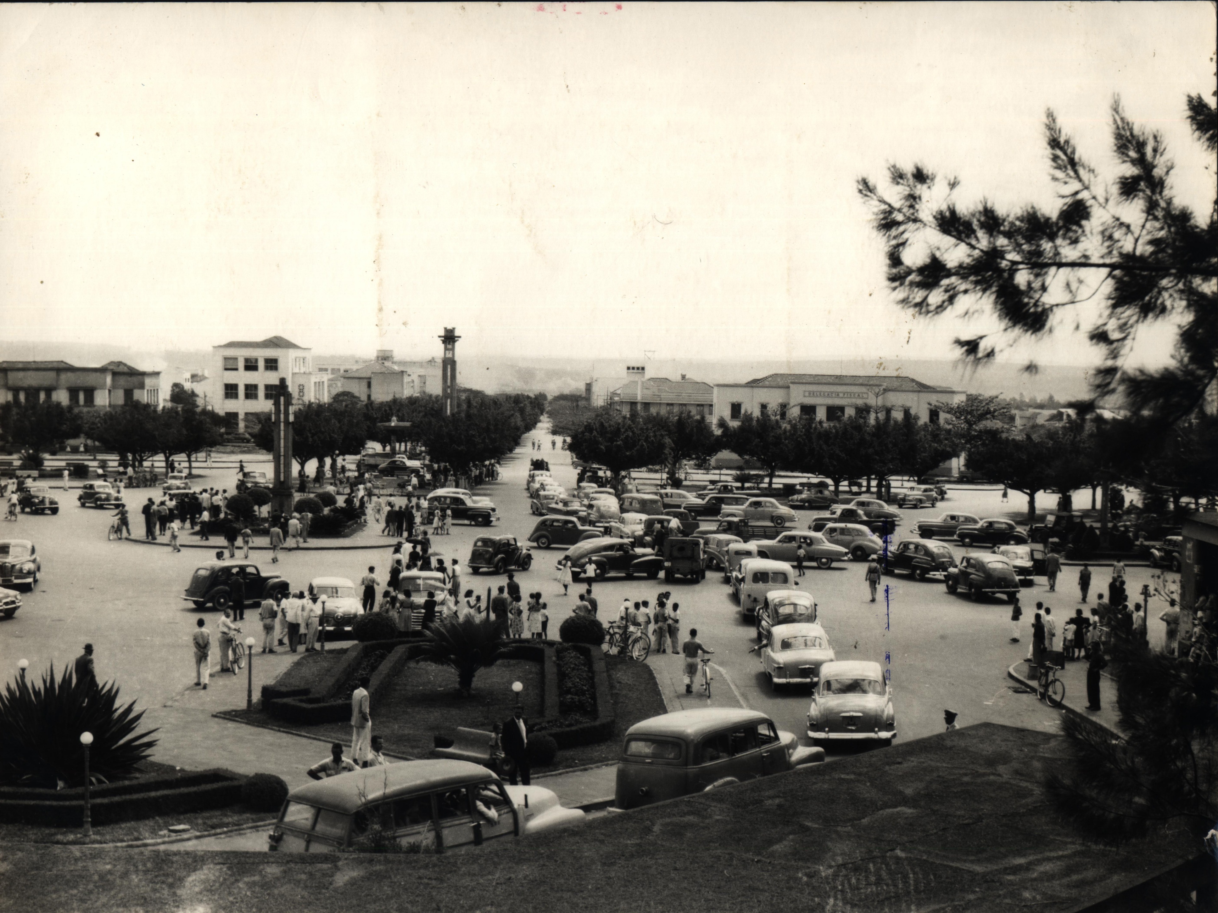 PRAÇA CÍVICA - Década de 40 (Arquivo cedido pela Prefeitura de Goiânia).jpg