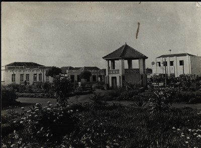 PRAÇA JOAQUIM LÚCIO - Década de 40 (Arquivo cedido pela Prefeitura de Goiânia).jpg