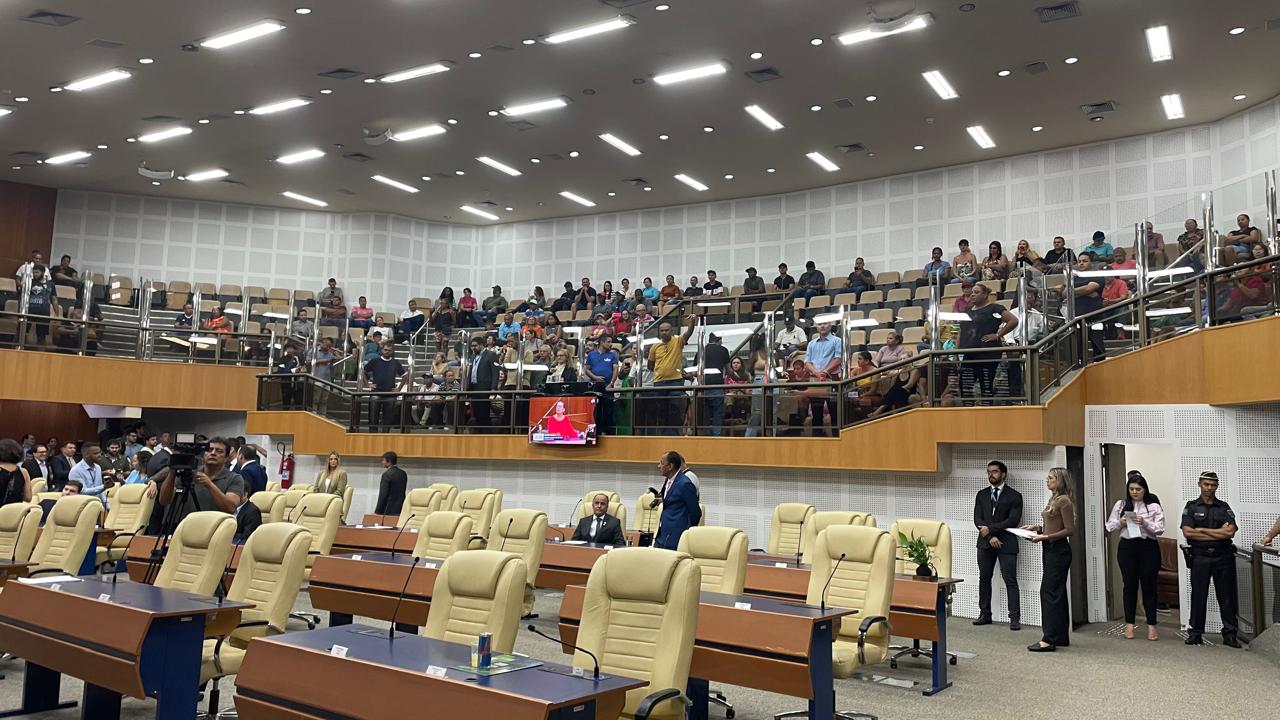 Ambulantes da Região da 44 protestam no Plenário contra decisão da Prefeitura de retirá-los das vias públicas