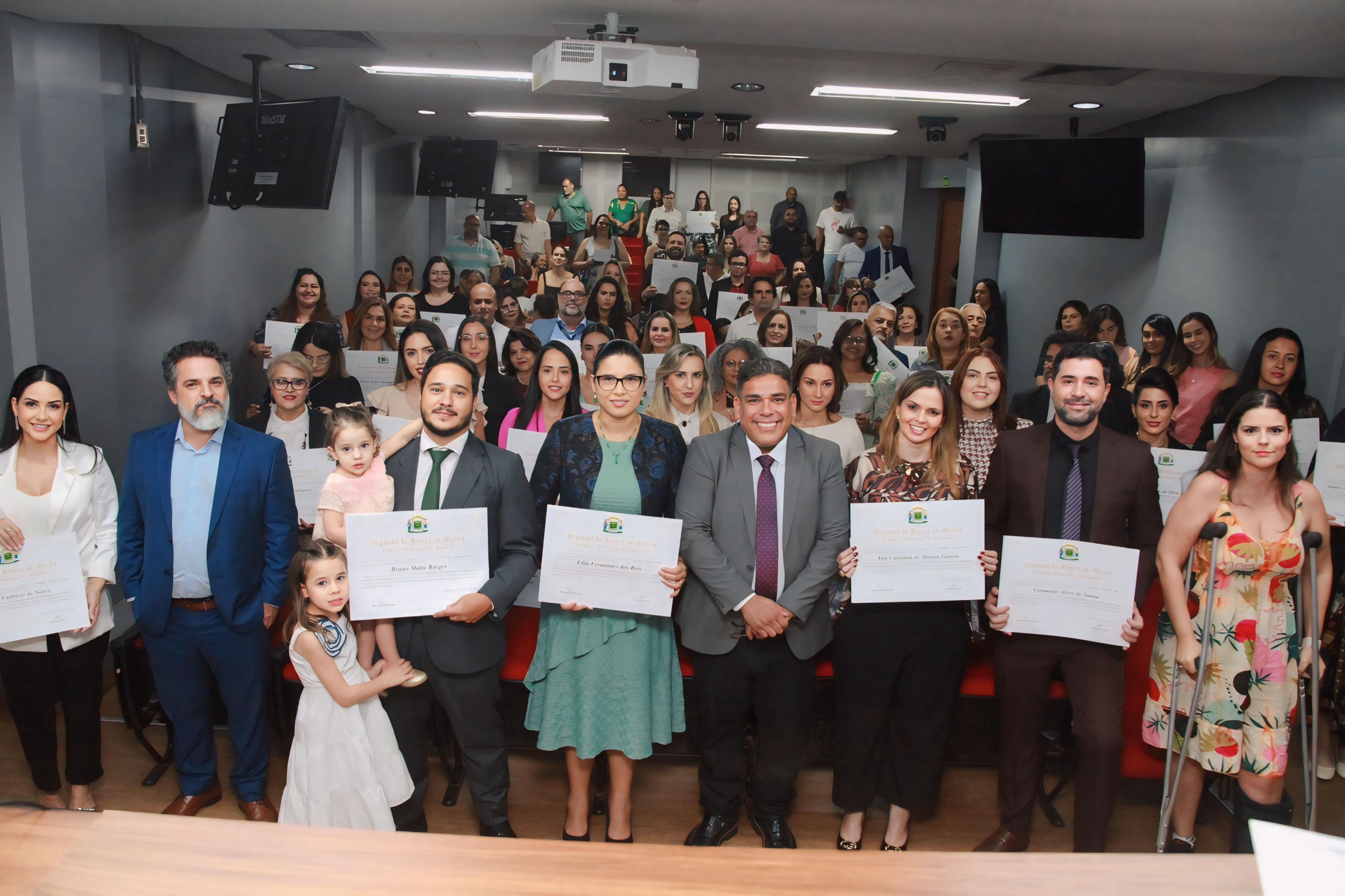 Em Sessão Especial, Anderson Sales homenageia mediadores judiciais e extrajudiciais