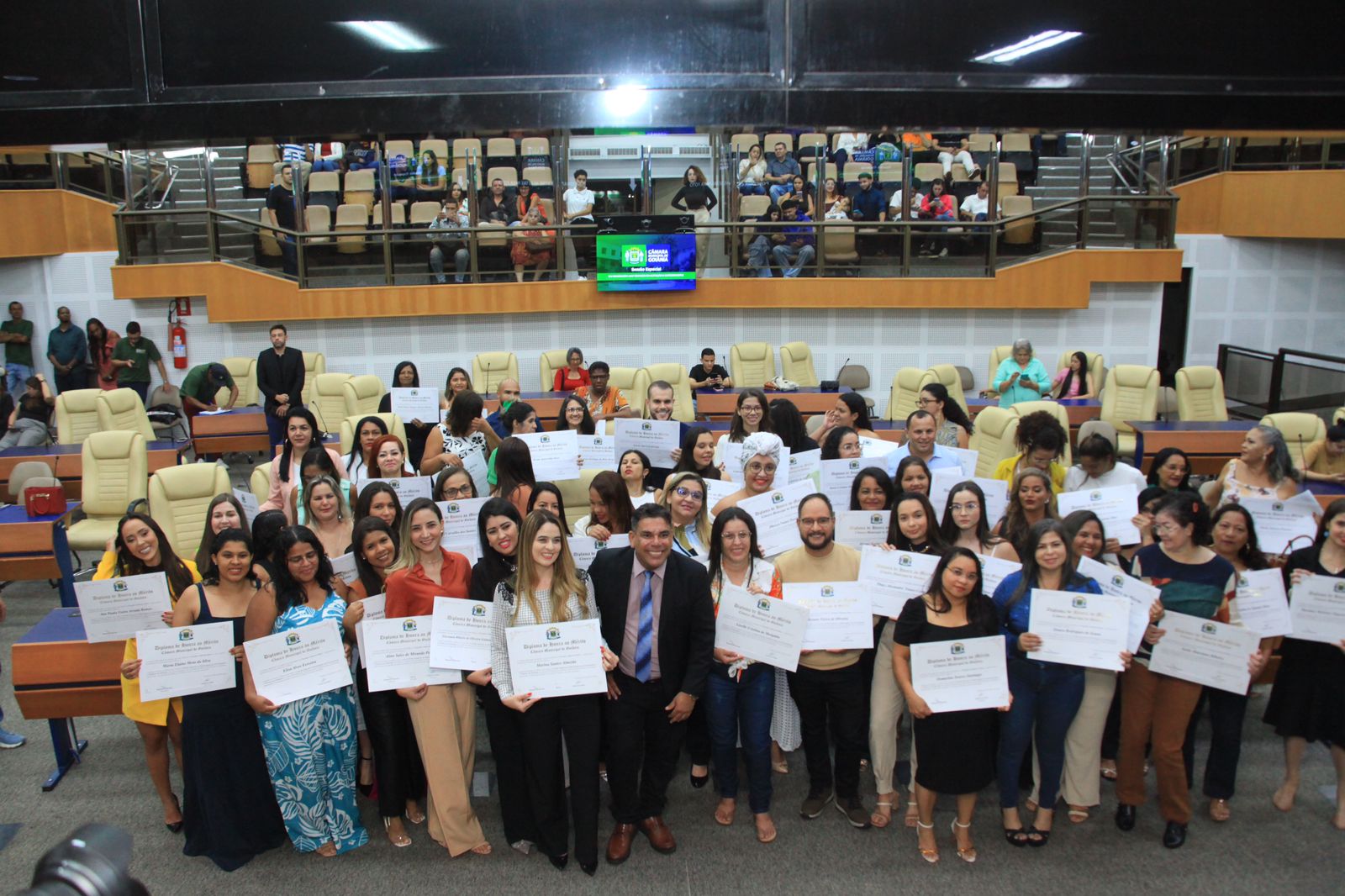 Em Sessão Especial, Anderson Sales homenageia profissionais de Nutrição