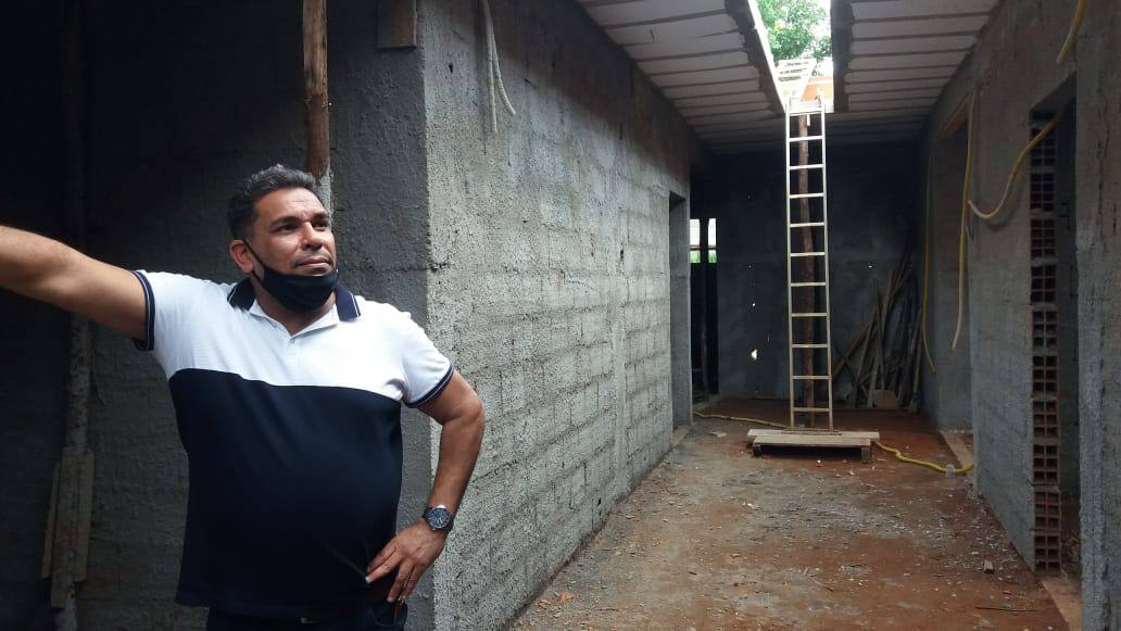 Anderson Sales visita obra de CSF no Conjunto Riviera