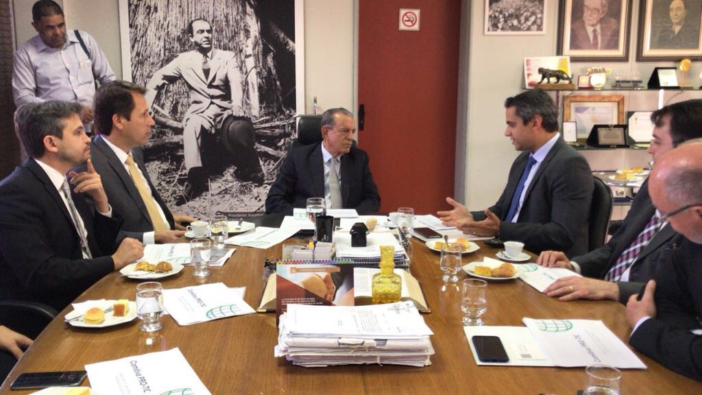 Andrey Azeredo discute ampliação de infraestrutura de telefonia em Goiânia 