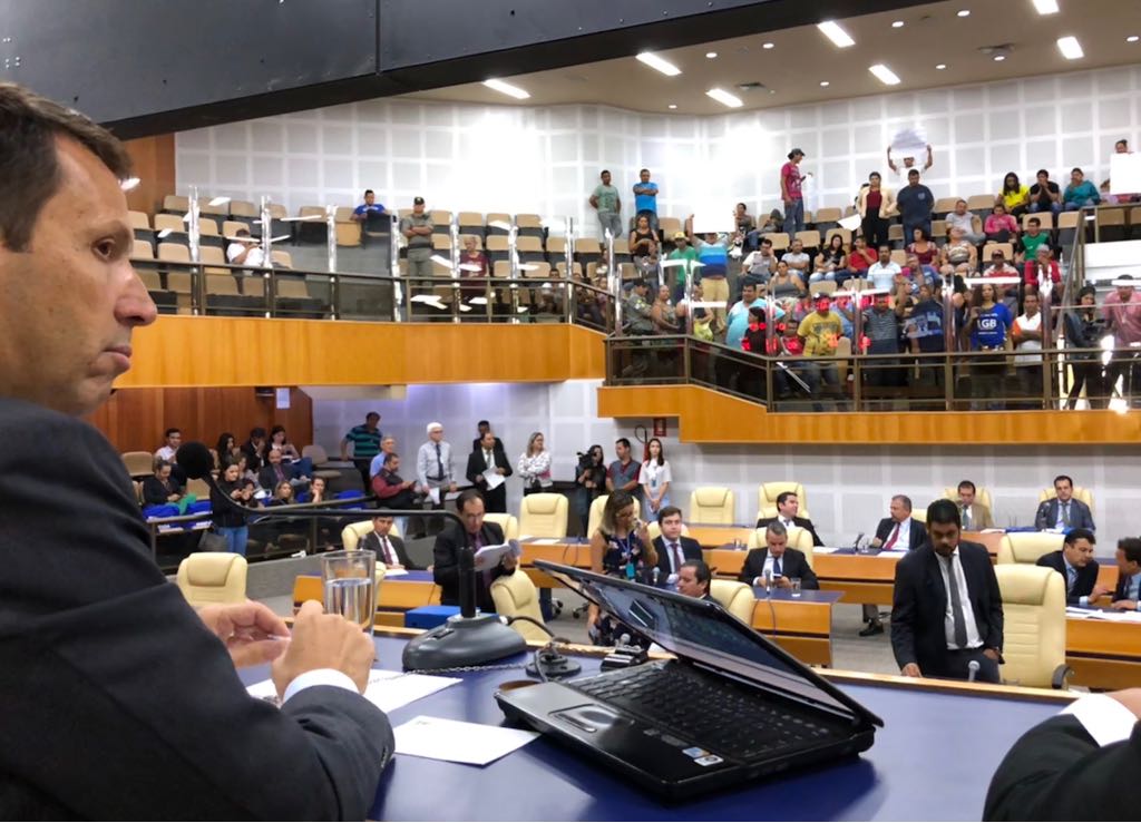 Andrey Azeredo propõe comissão para ajudar na regularização dos camelôs que atuam nos terminais