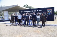 Ao lado de Eduardo Bolsonaro e Major Vitor Hugo, vereadora Gabriela Rodart cumpre agenda em Goiânia