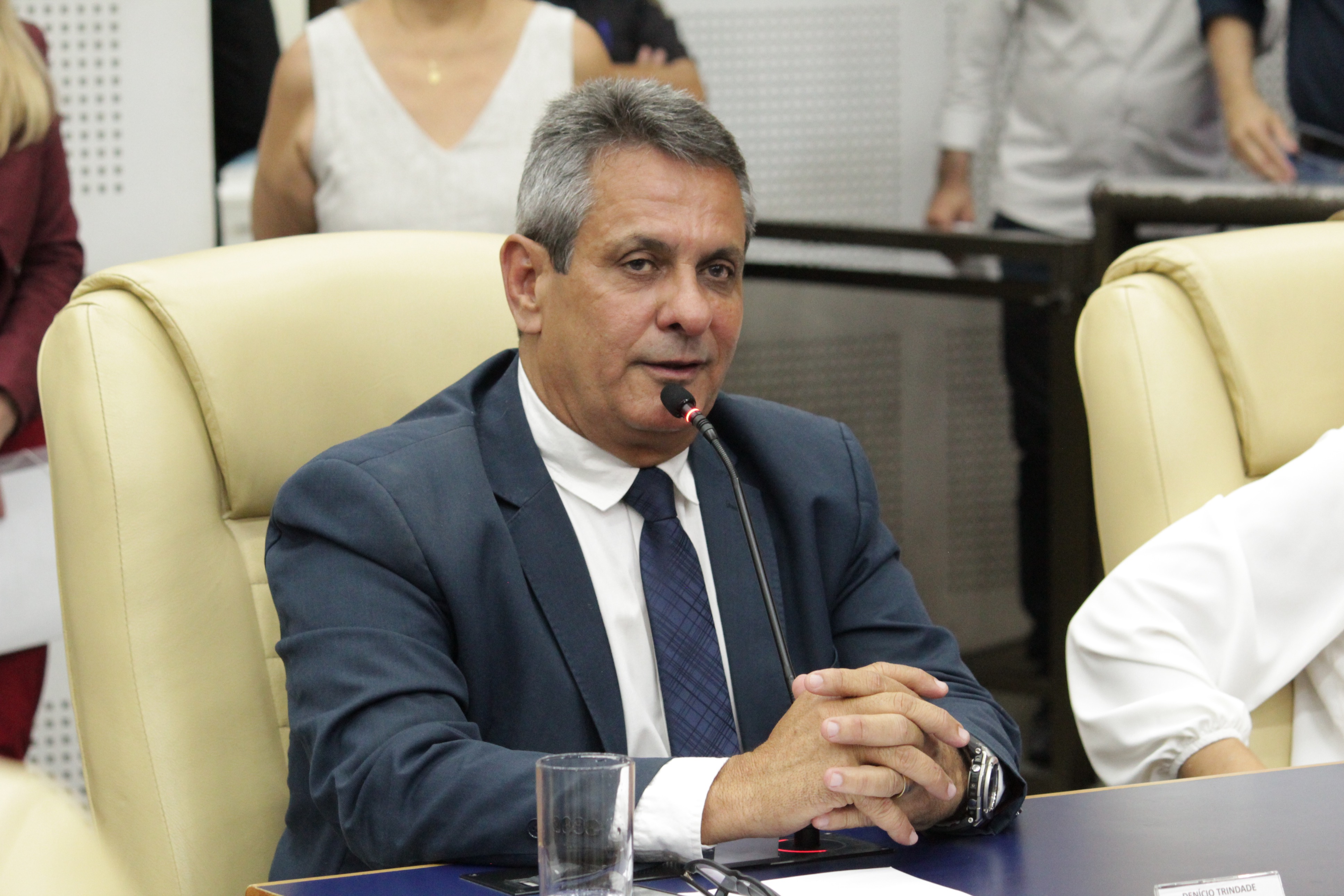 Aprovada emenda a projeto que proíbe uso de dispositivos eletrônicos durante aulas
