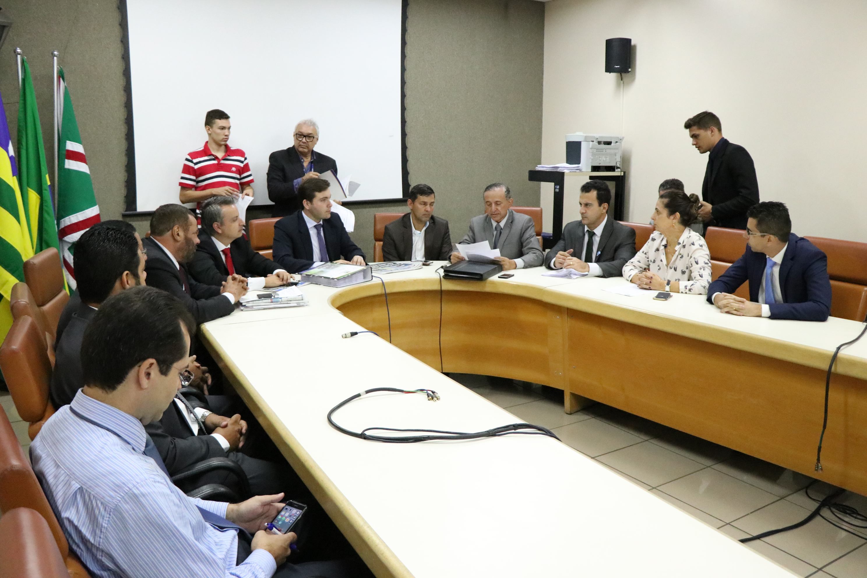 Atraso na entrega das emendas impositivas adia votação o orçamento