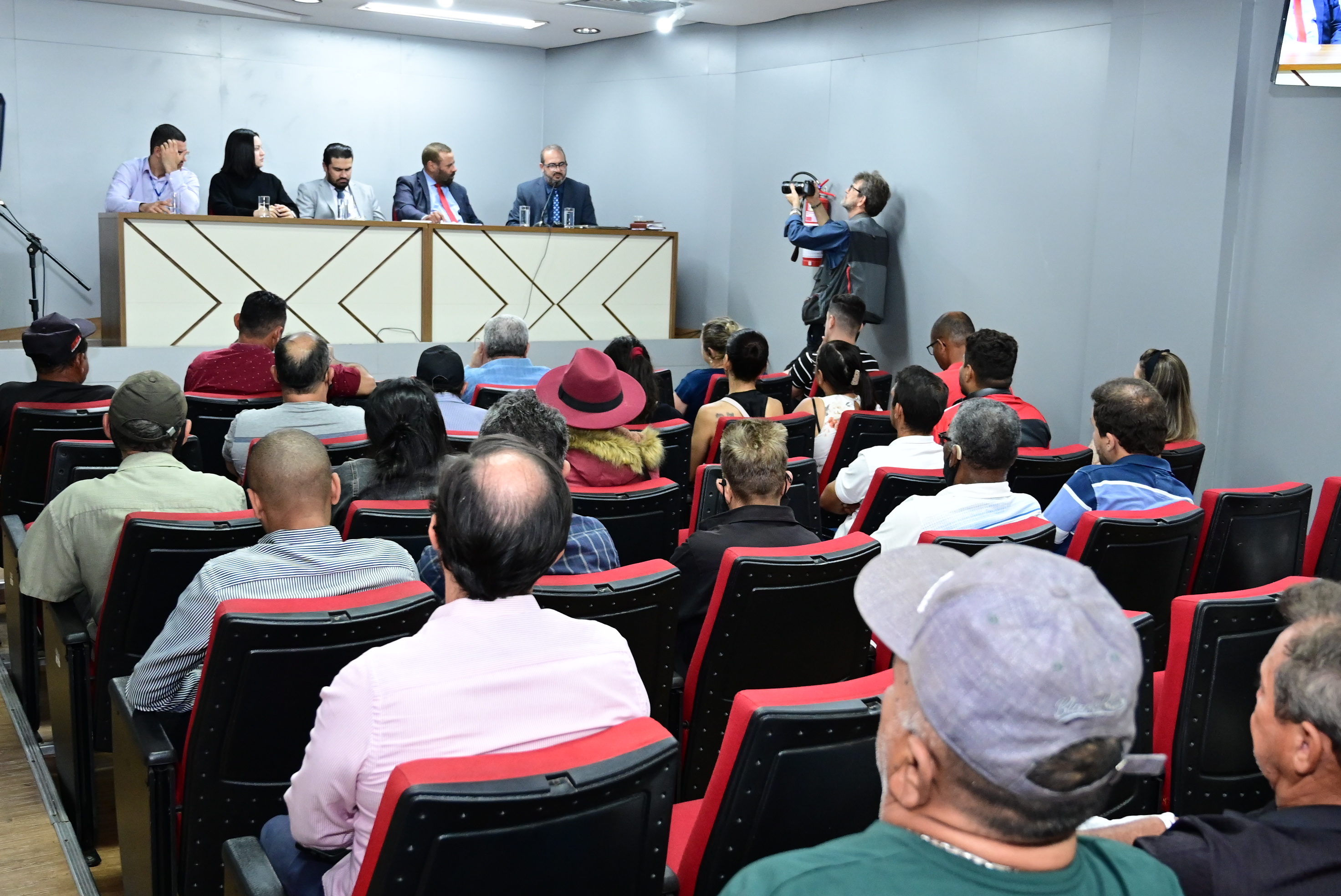 Audiência pública discute mudanças no Código de Posturas que podem afetar trabalhadores ambulantes