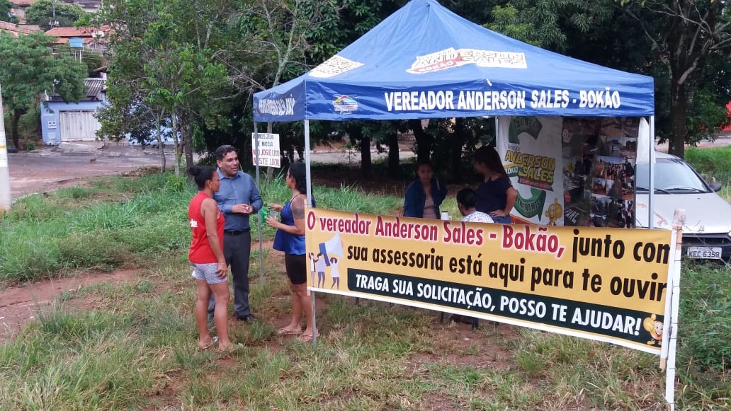 Bokão ouve moradores em tenda montada na Vila Romana