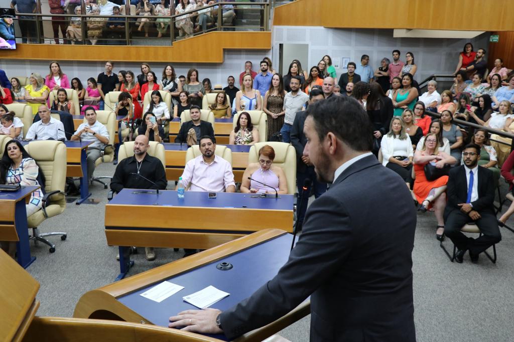 Em 1ª votação, Plenário dá aval à criação da Comenda Cora Coralina