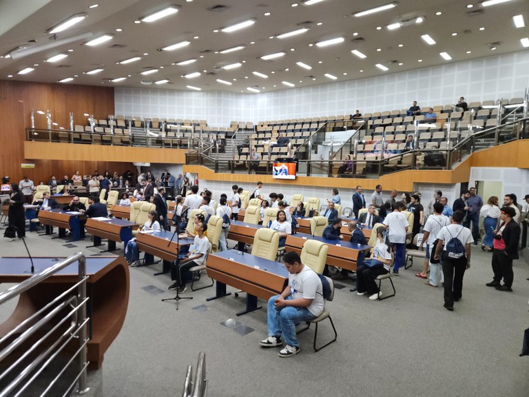 Câmara aprova PPA 2026-2029, prevendo R$ 43 bilhões em investimentos em saúde, educação e previdência.