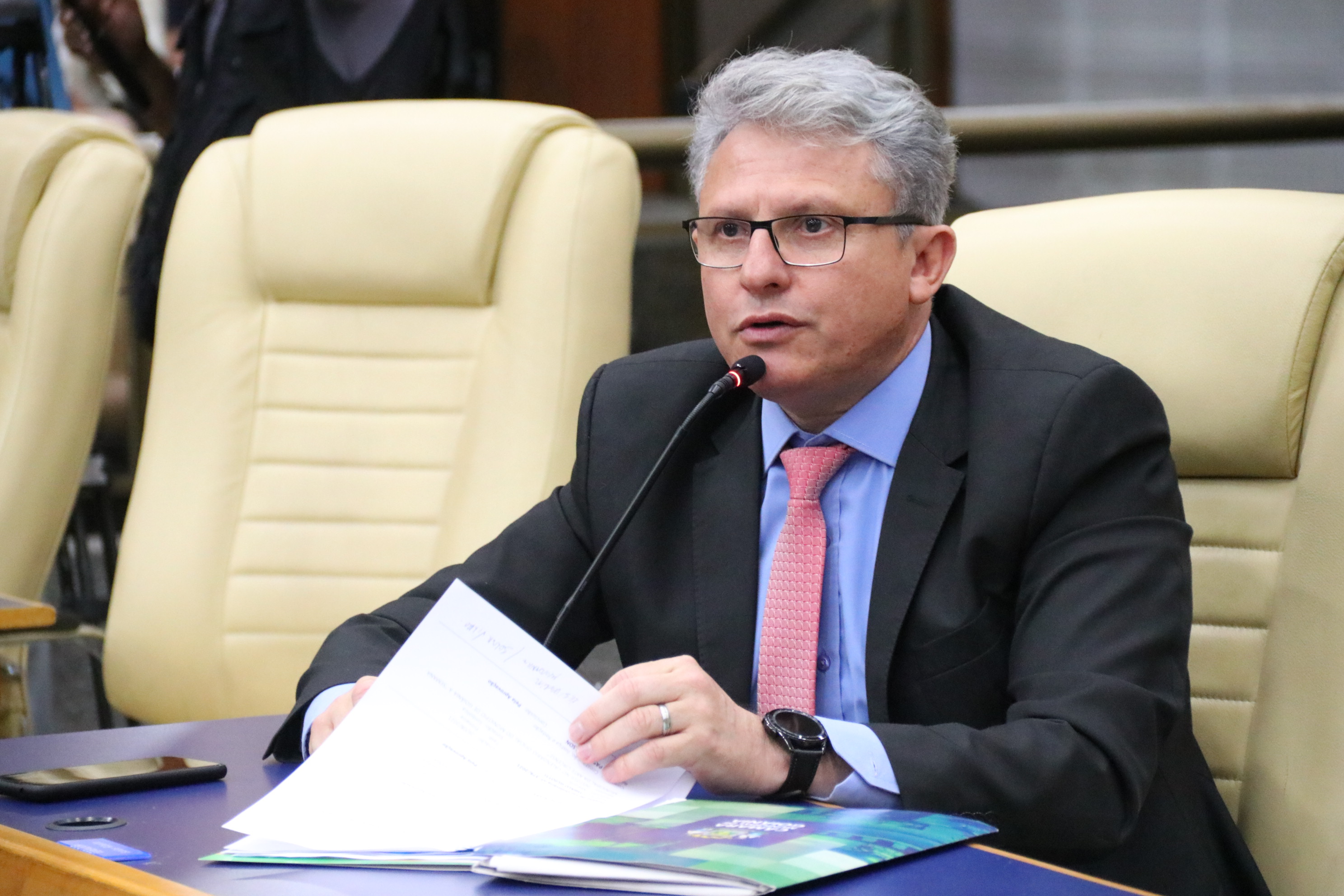 Câmara aprova garantia de vaga em escola de preferência de estudante cujo responsável seja idoso ou deficiente