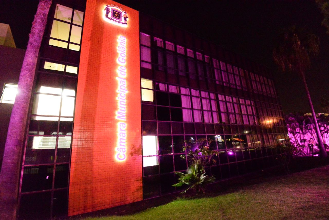 Câmara Municipal adere ao Outubro Rosa