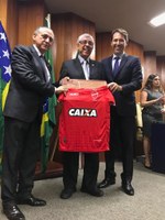 Câmara Municipal homenageia o presidente do Tribunal de Justiça de Goiás
