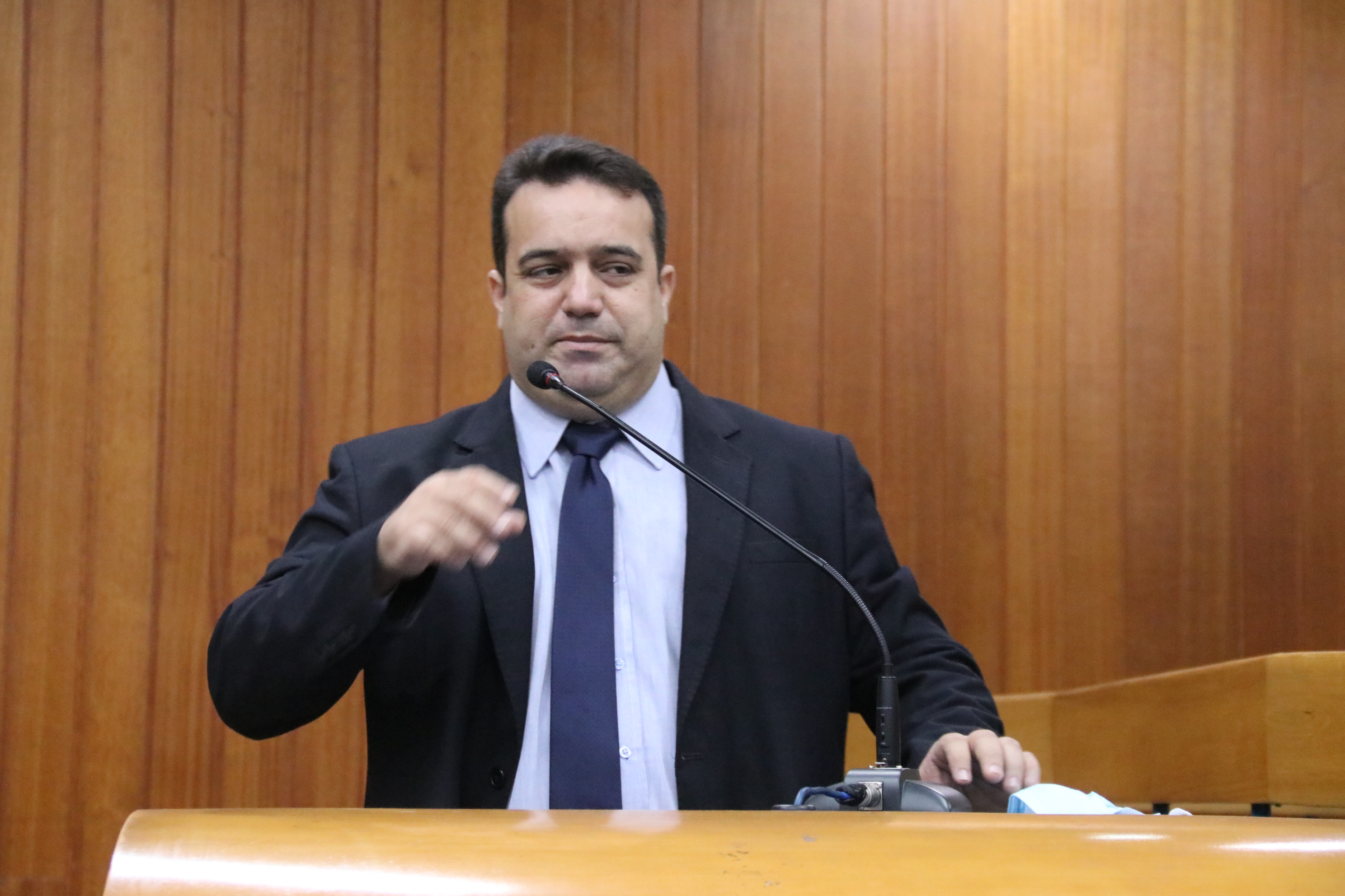 CCJ aprova cardápio digital em restaurantes e bares de Goiânia