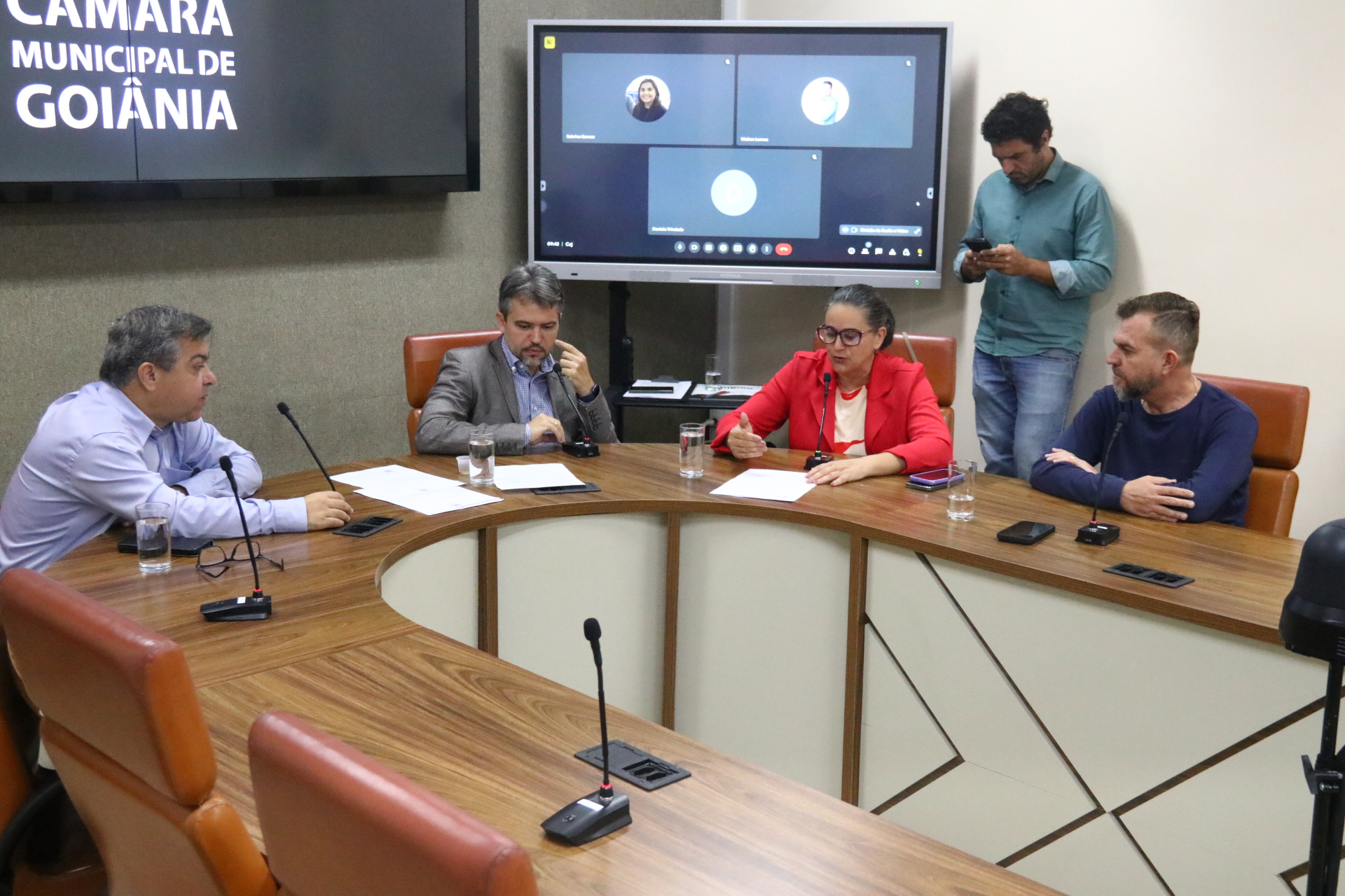 CCJ aprova PL que reajusta auxílio-locomoção para administrativos da Educação