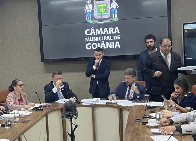 CCJ derruba veto do prefeito a pagamento retroativo da data-base de 2023