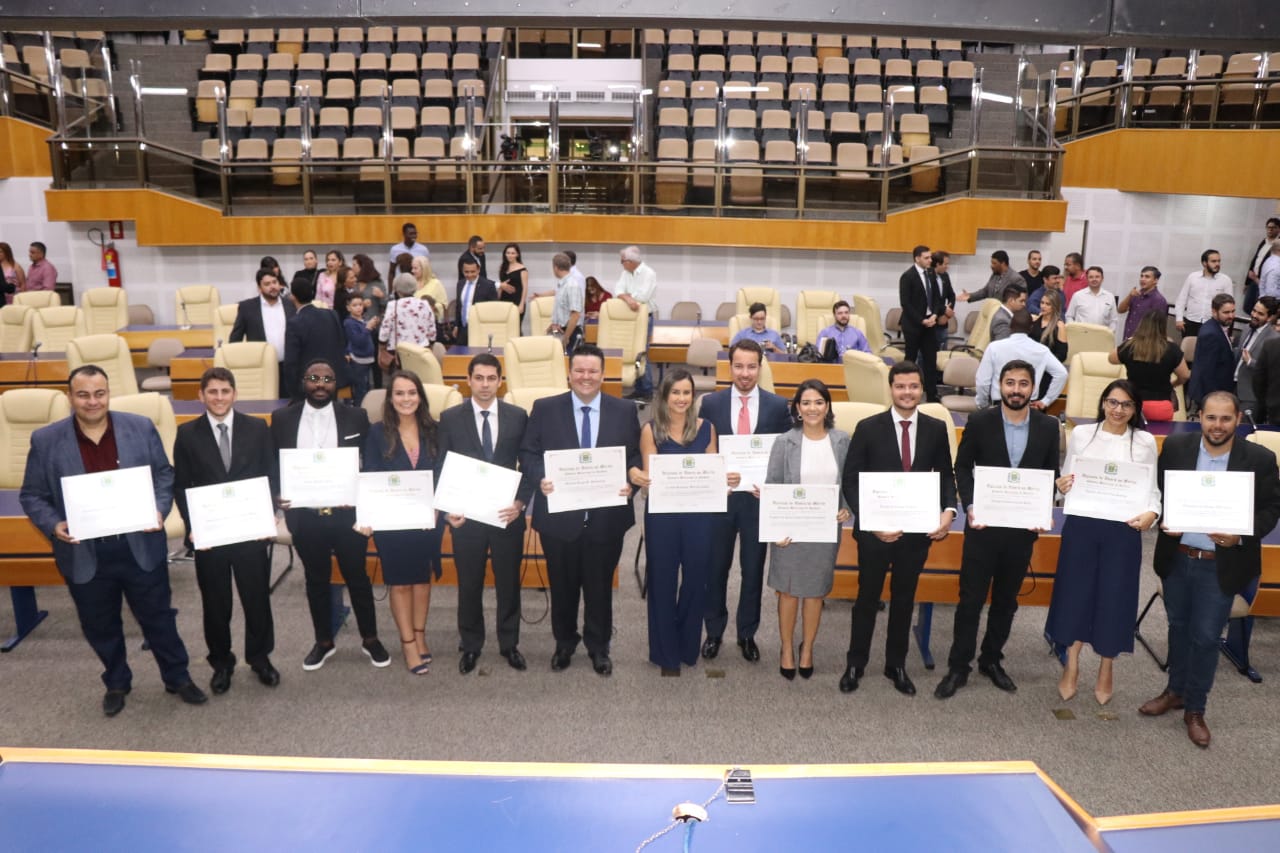 Clécio Alves preside sessão solene de posse da diretoria da AJE Goiânia