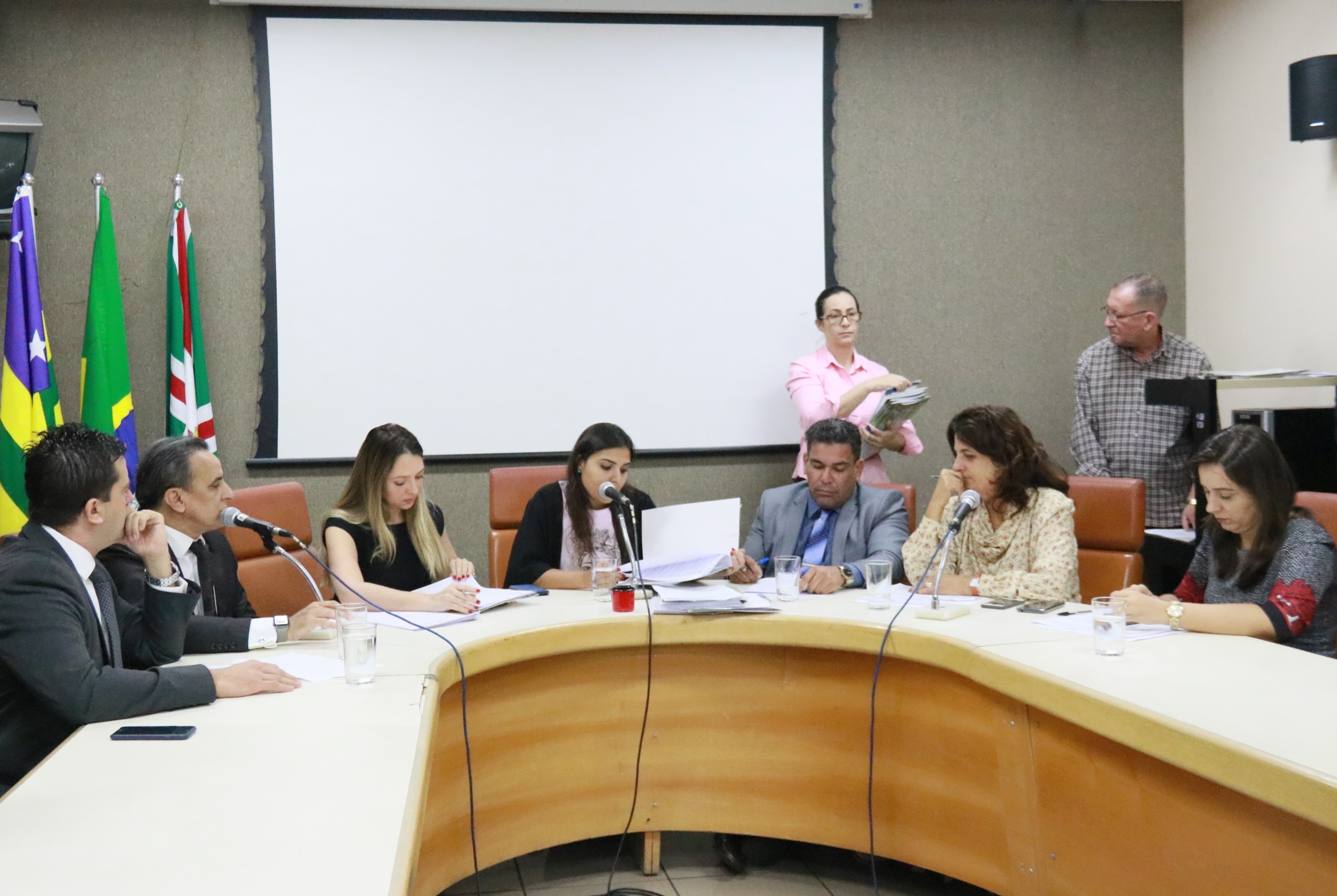 Comissão aprova matérias que garantem saúde de mulheres e de atletas