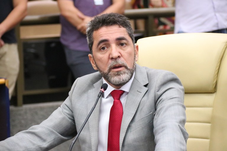 Câmara aprova, em 1ª votação, isonomia de salários para assistentes educacionais da Prefeitura