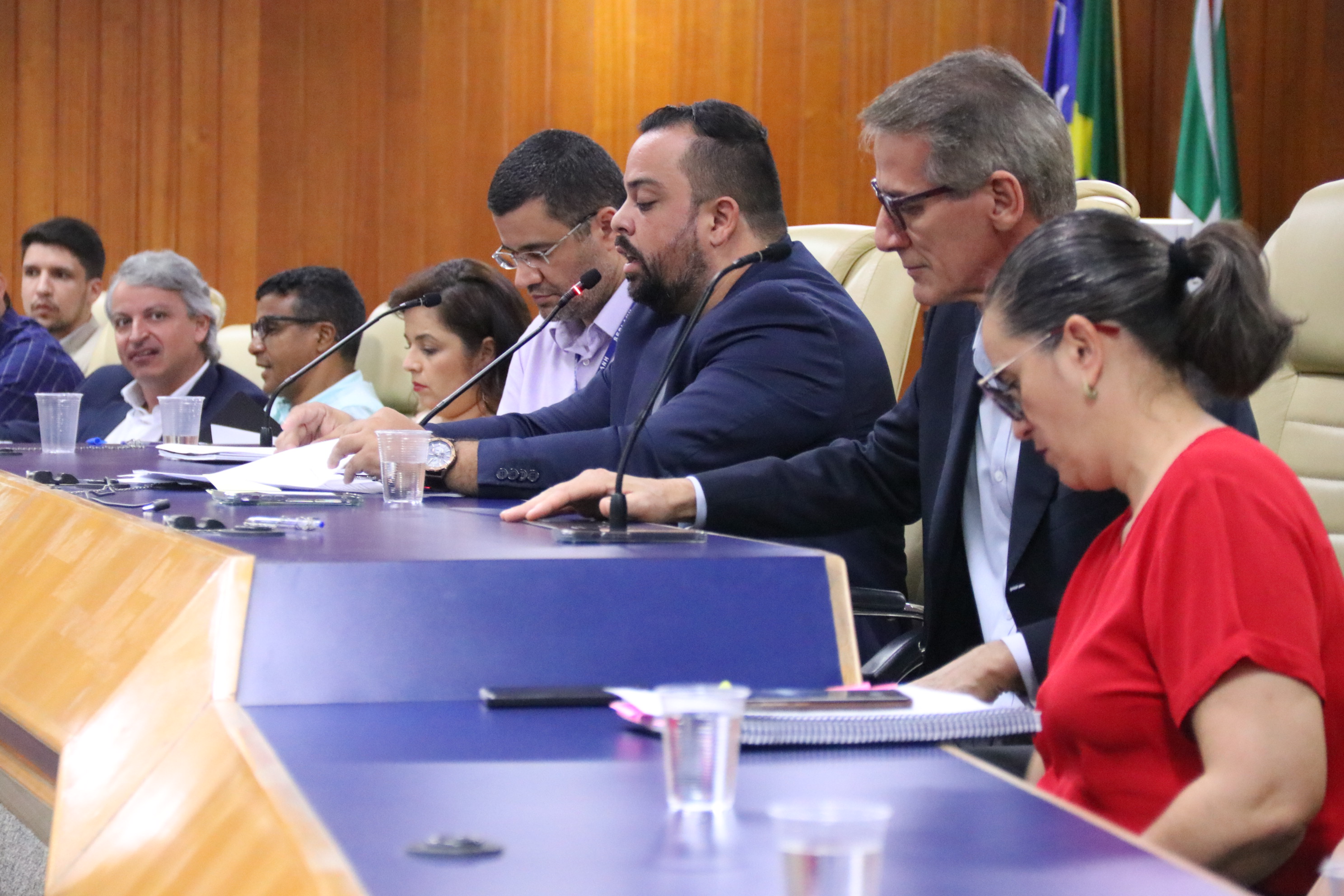 Feirantes enchem plenário em debate sobre transferência de permissão para trabalhar em feiras