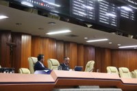 Lida, em Plenário, emenda que modifica projeto de lei do Programa Centraliza