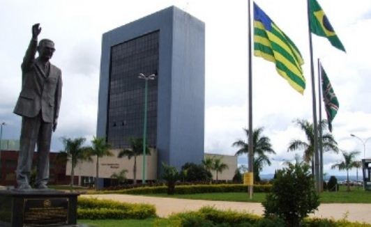 LOA 2026 é aprovada em primeira votação, com arrecadação prevista de R$ 10,8 bilhões e emendas acatadas.