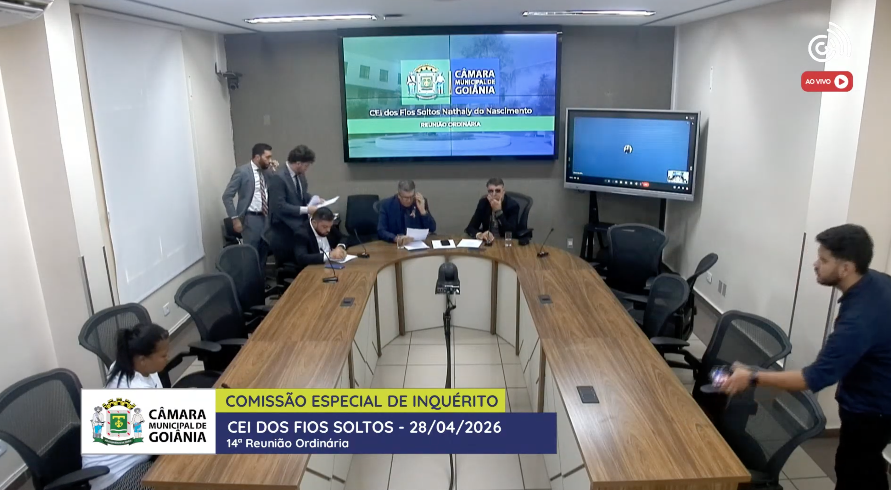 Mãe de adolescente morta por descarga elétrica cobra responsabilização durante reunião da CEI dos Fios Soltos