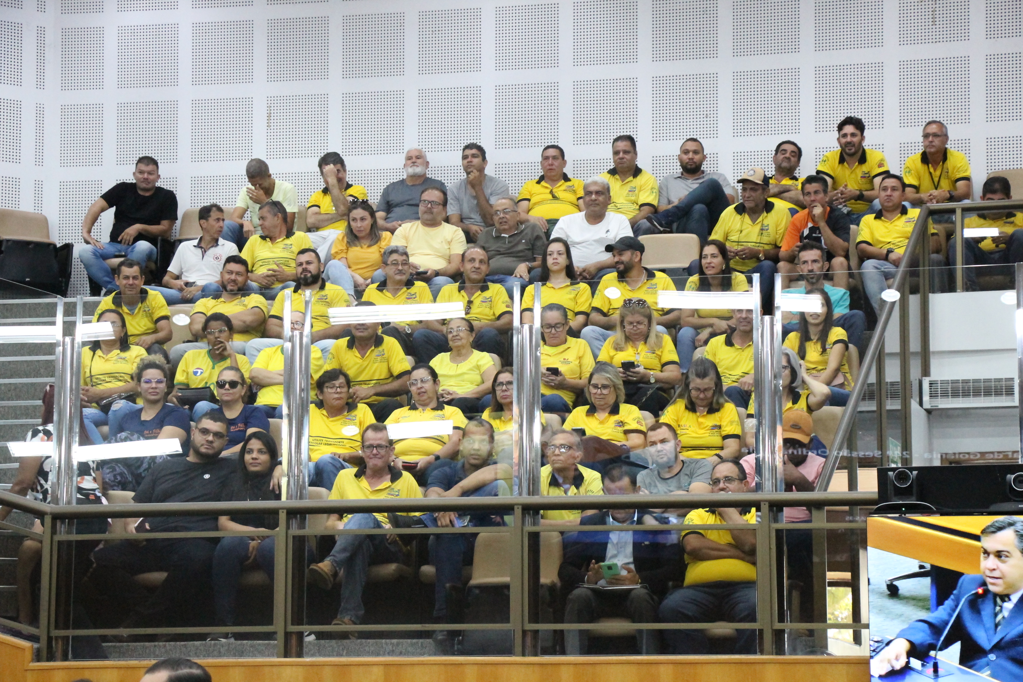 Câmara aprova novas regras para serviço de transporte escolar em Goiânia