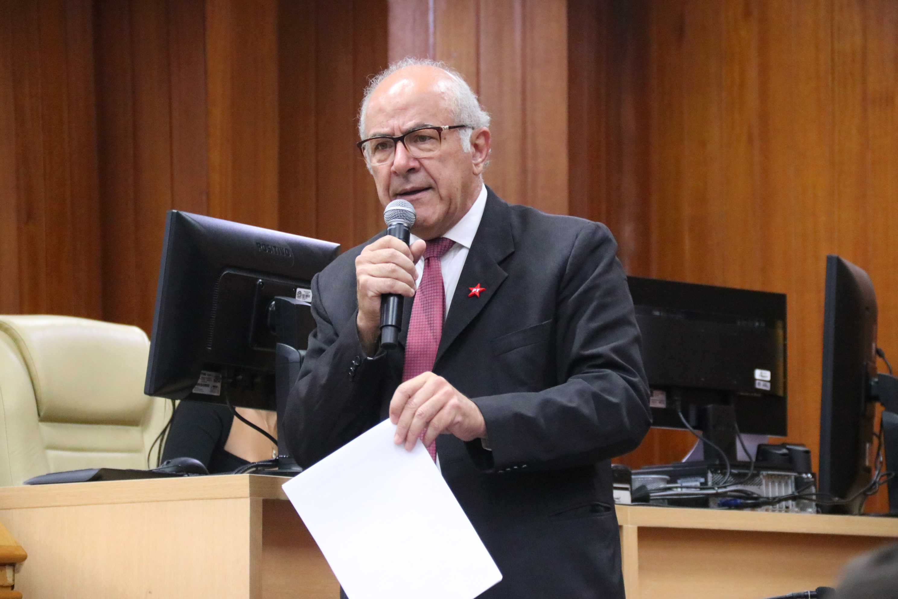 Mauro Rubem aciona Justiça contra fechamento de bibliotecas na rede municipal de ensino