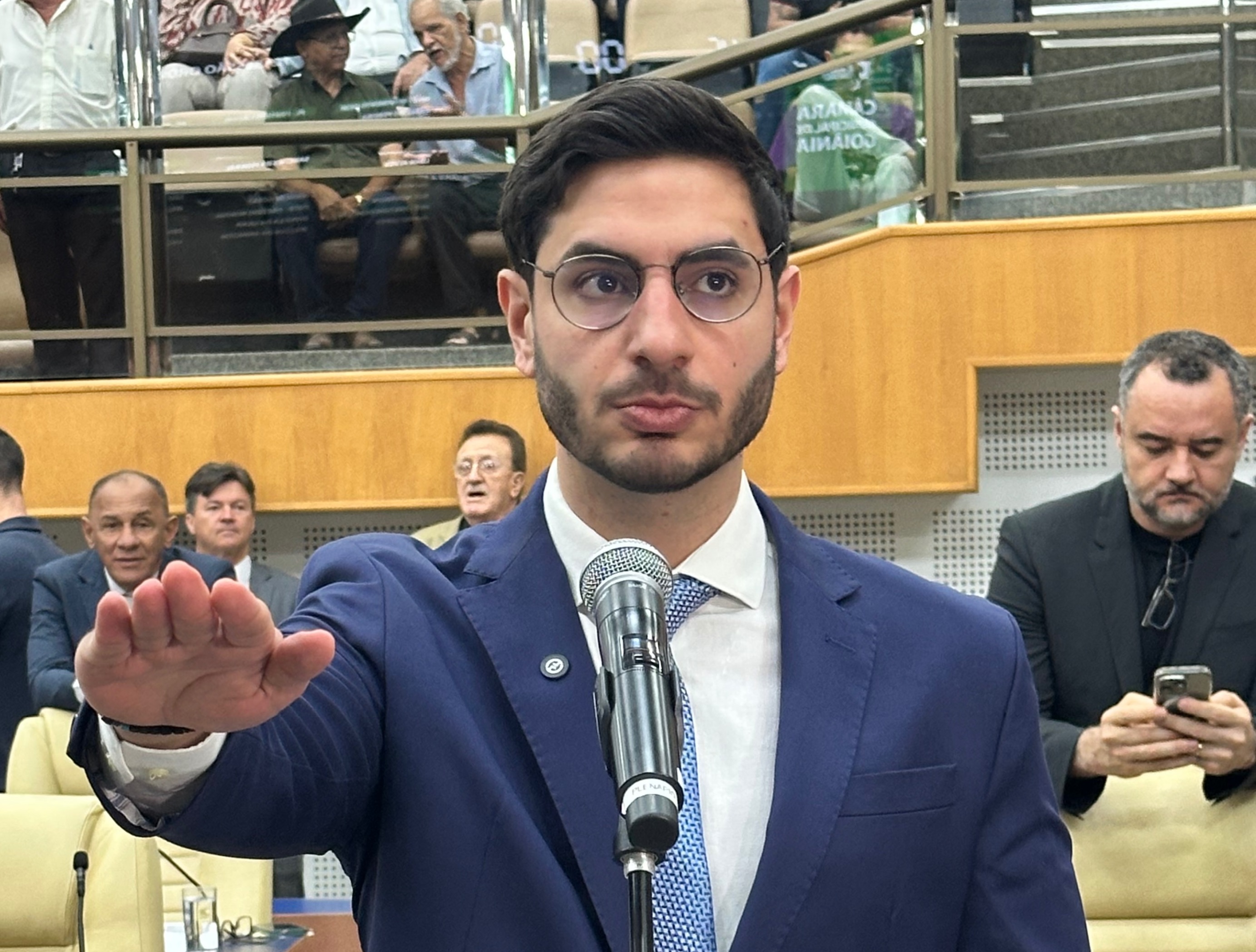 Michel Magul assume cadeira de vereador na Câmara
