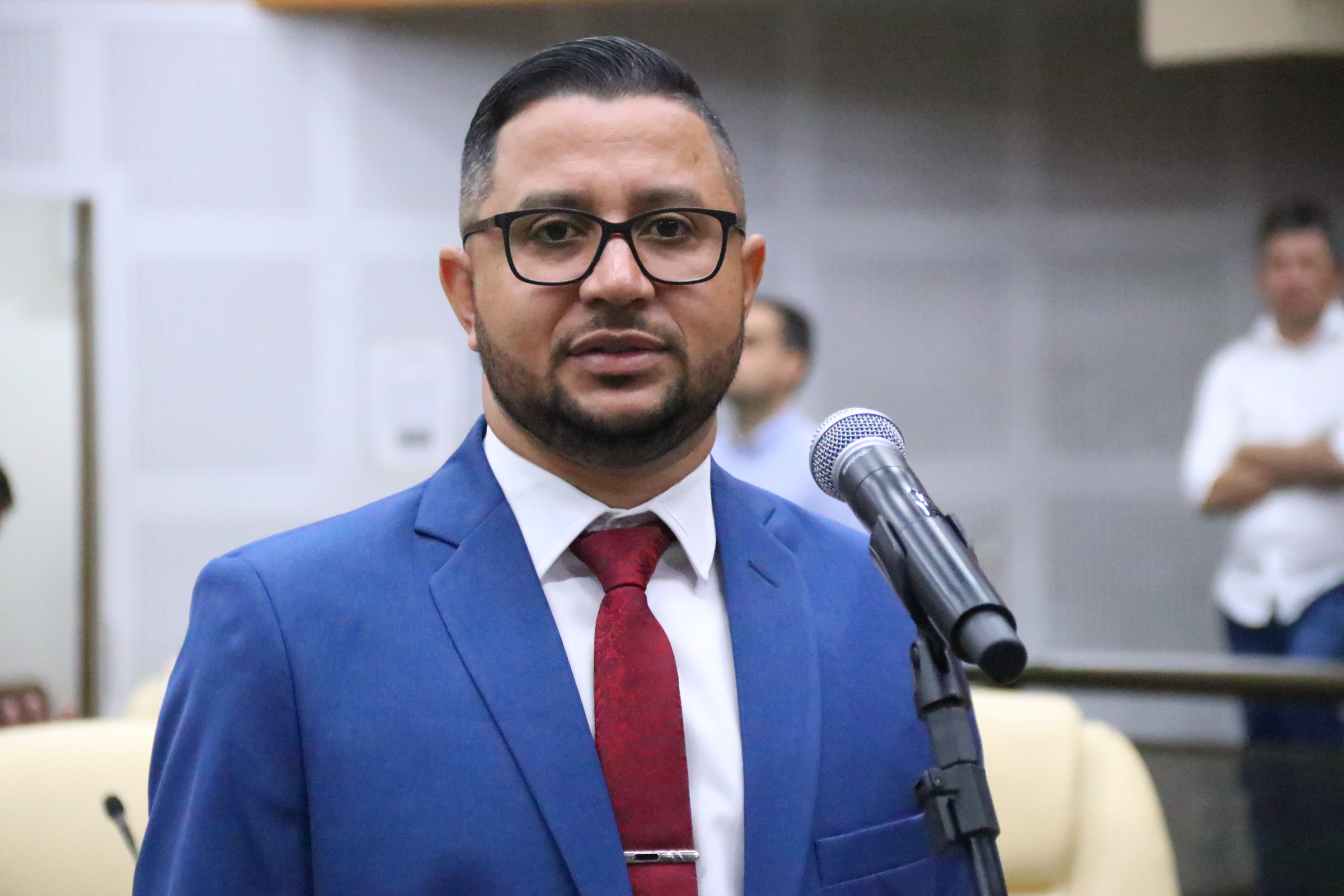 Pastor Marcos Rosa é empossado vereador na vaga de Thialu Guiotti