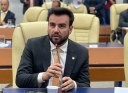 Plenário aprova iniciativa para redução de ilhas de calor, após chuva arrancar gramas sintéticas de canteiros centrais