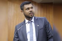 Policarpo propõe lei de incentivo à criação de programa social para aquisição de material escolar