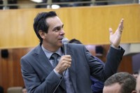 Portas de escolas deverão ganhar sinalização para evitar acidentes 