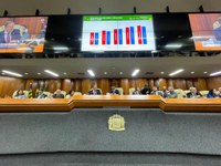 Prefeito deixa Câmara antes de questionamentos, que são respondidos por secretário da Fazenda