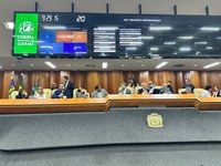 Prefeito em exercício, Anselmo Pereira apresenta projeto que reajusta piso salarial dos professores