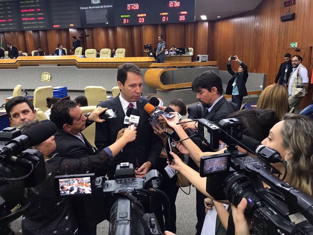 Presidente da Câmara fala à imprensa sobre concurso público da Casa e temas do momento