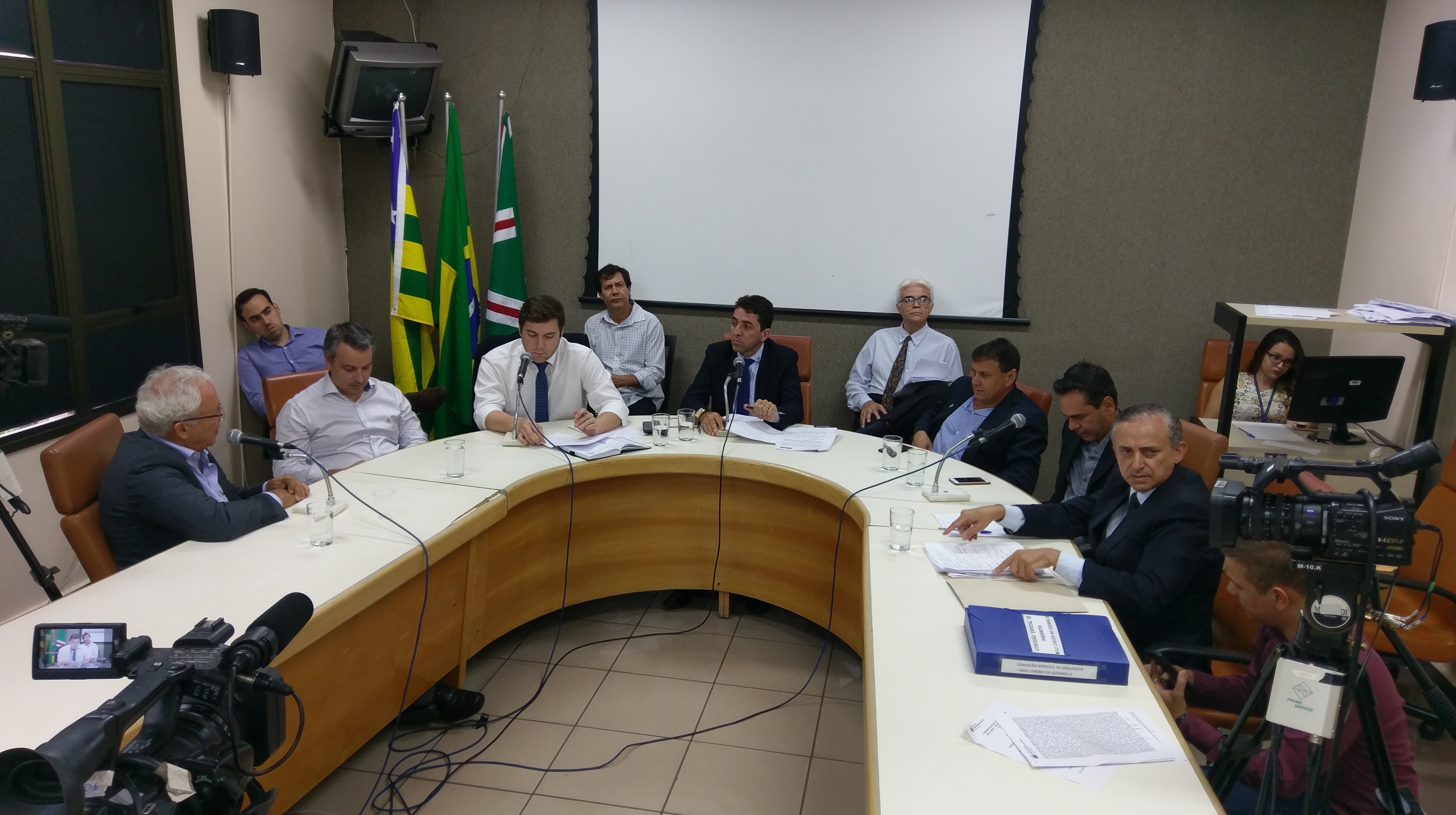 Presidente da Saneago e representantes da Secima falam à CEI do Mau Cheiro