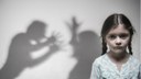 Programa de apoio às crianças atingidas pela violência doméstica é aprovado Programa de apoio às crianças atingidas pela violência doméstica é aprovado