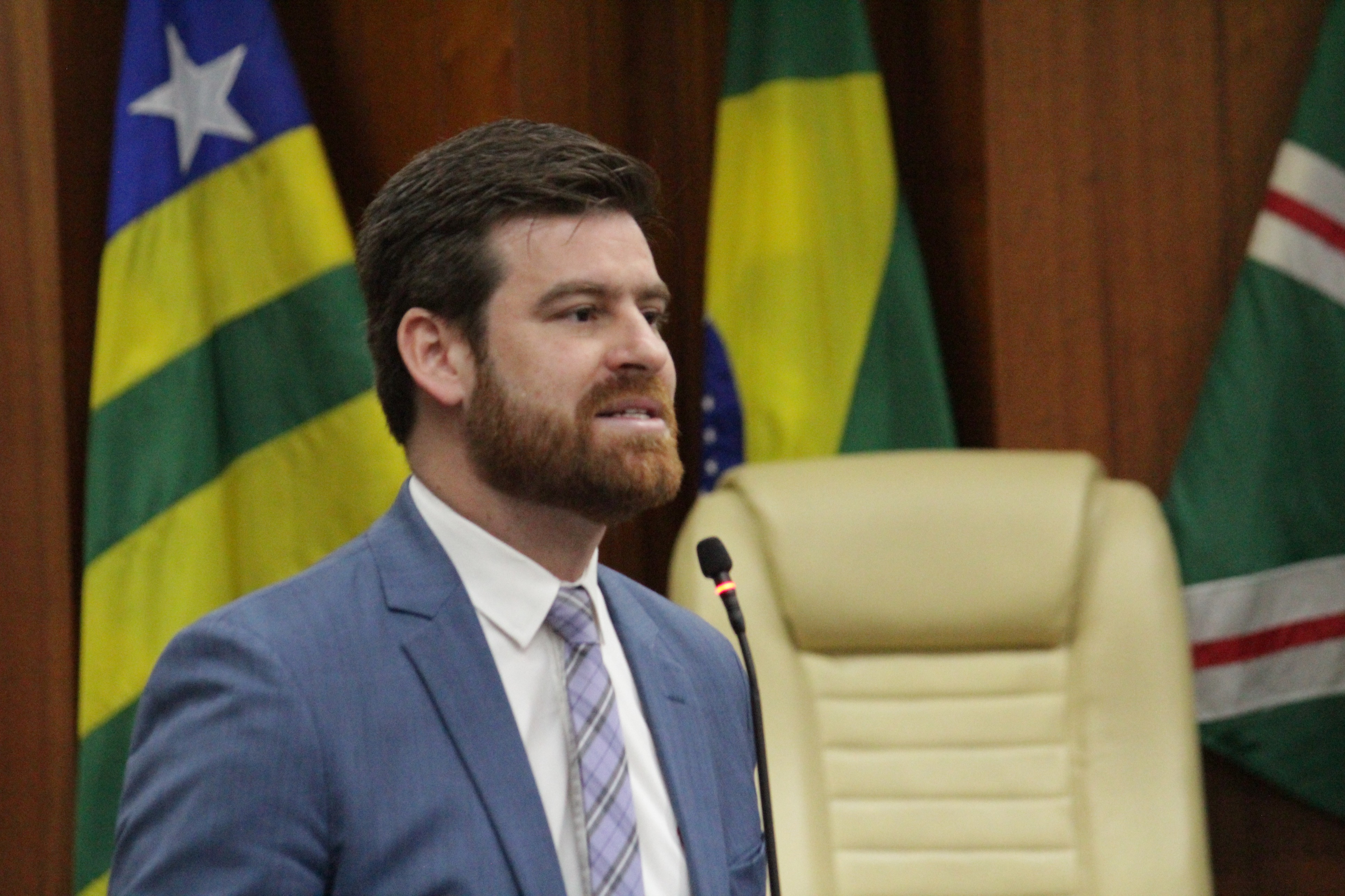 Aprovada licença-paternidade de 40 dias a servidores públicos municipais