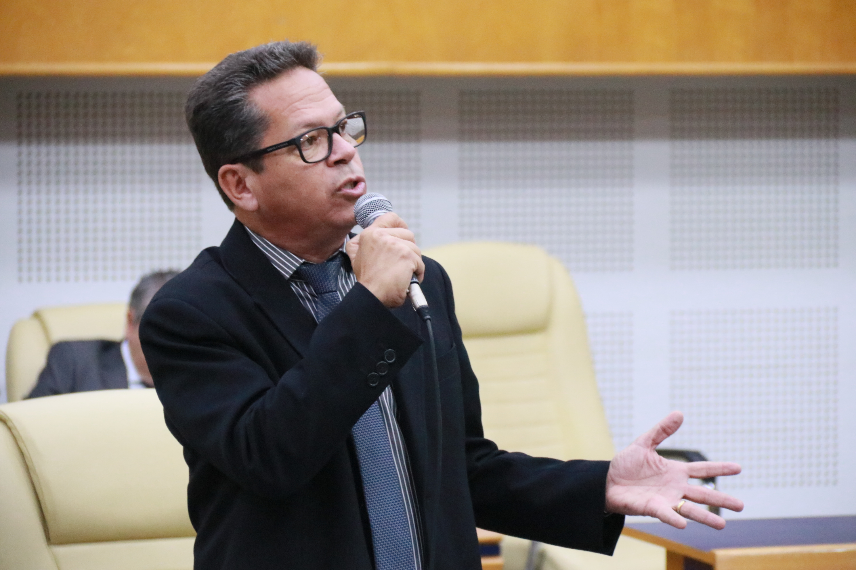 Projeto de lei determina que estabelecimentos informem sobre vagas de estacionamento