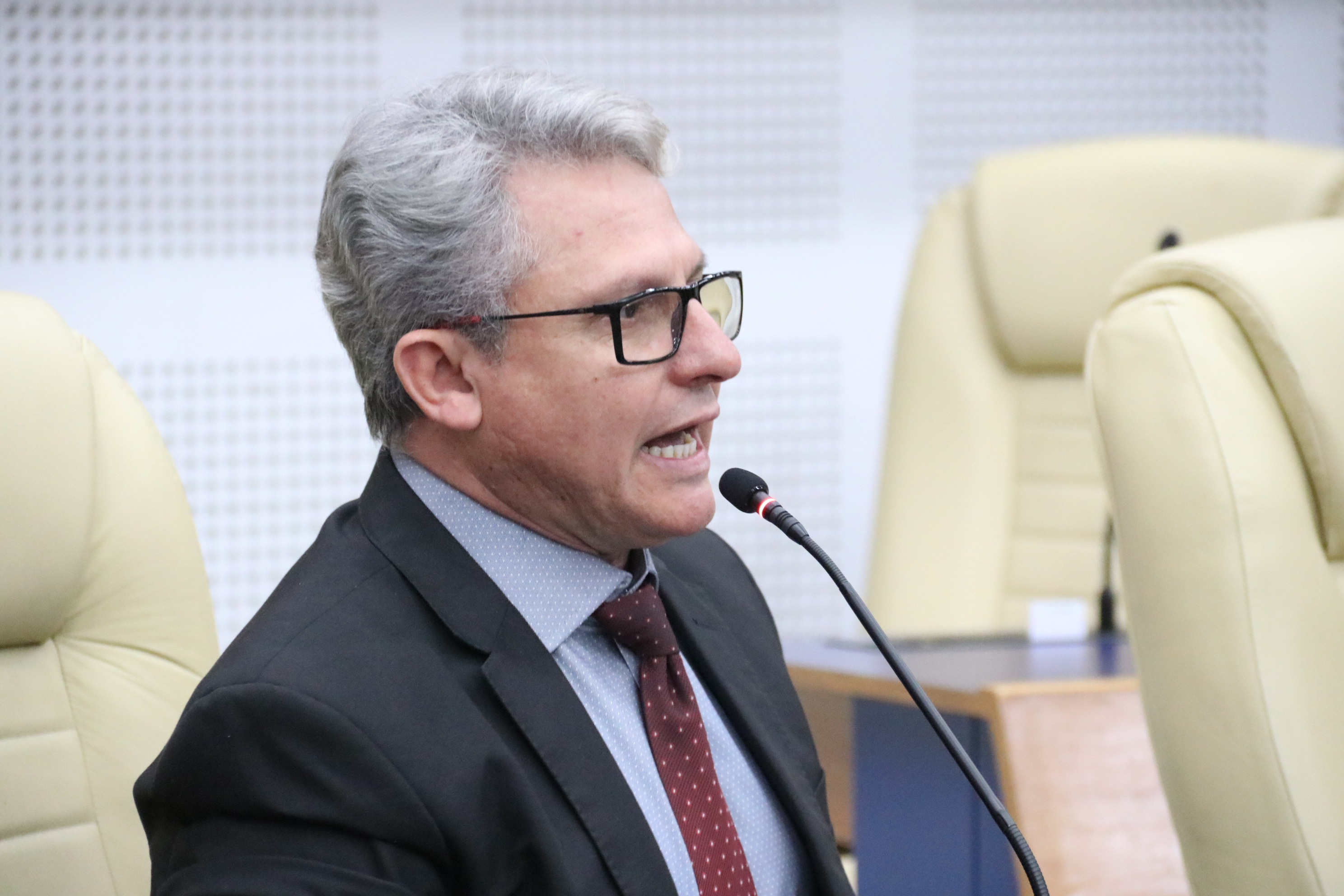 Projeto de lei obriga que teleatendimentos municipais recebam ligações de celulares