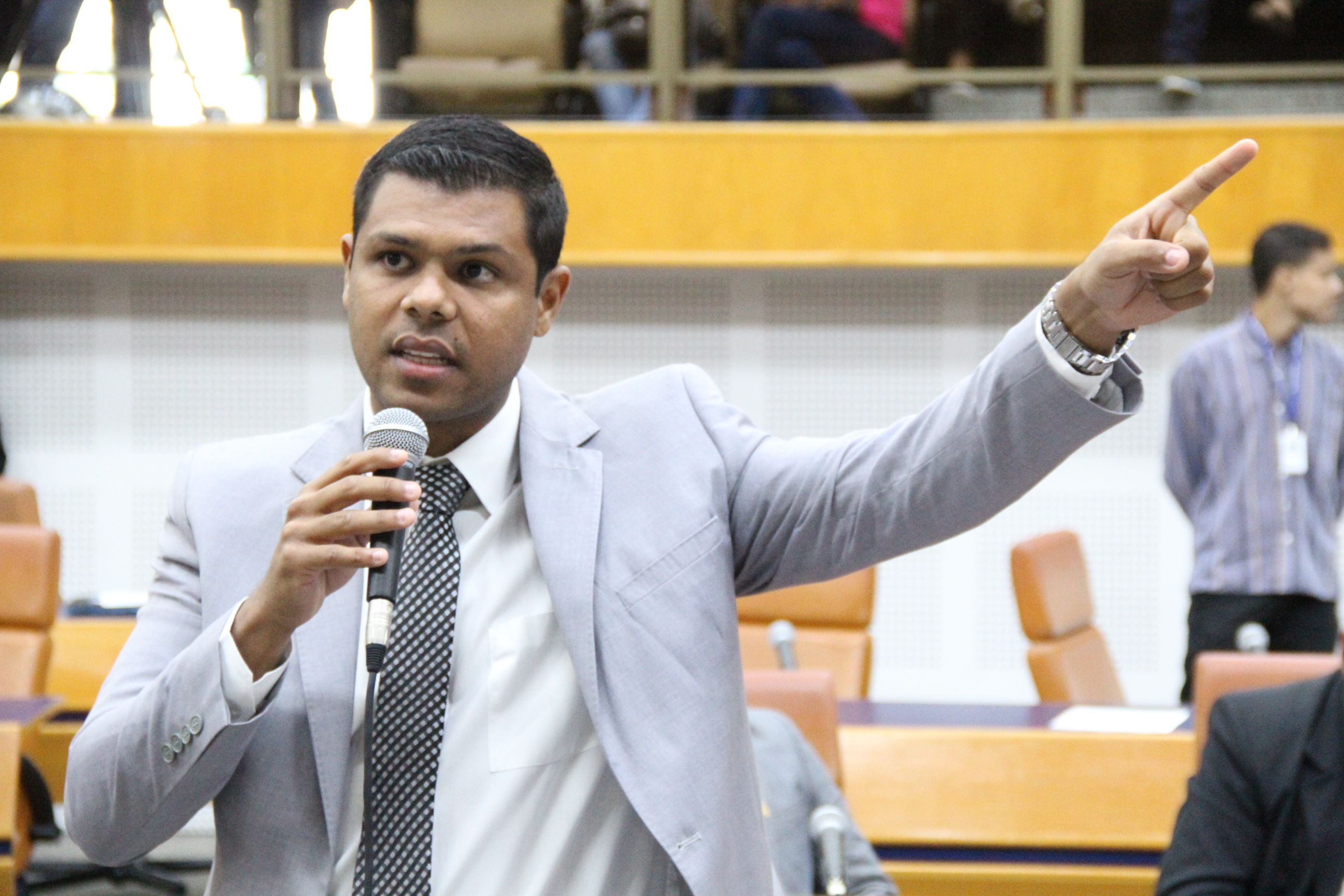 Projeto de lei proíbe uso de canudos plásticos em estabelecimentos da capital