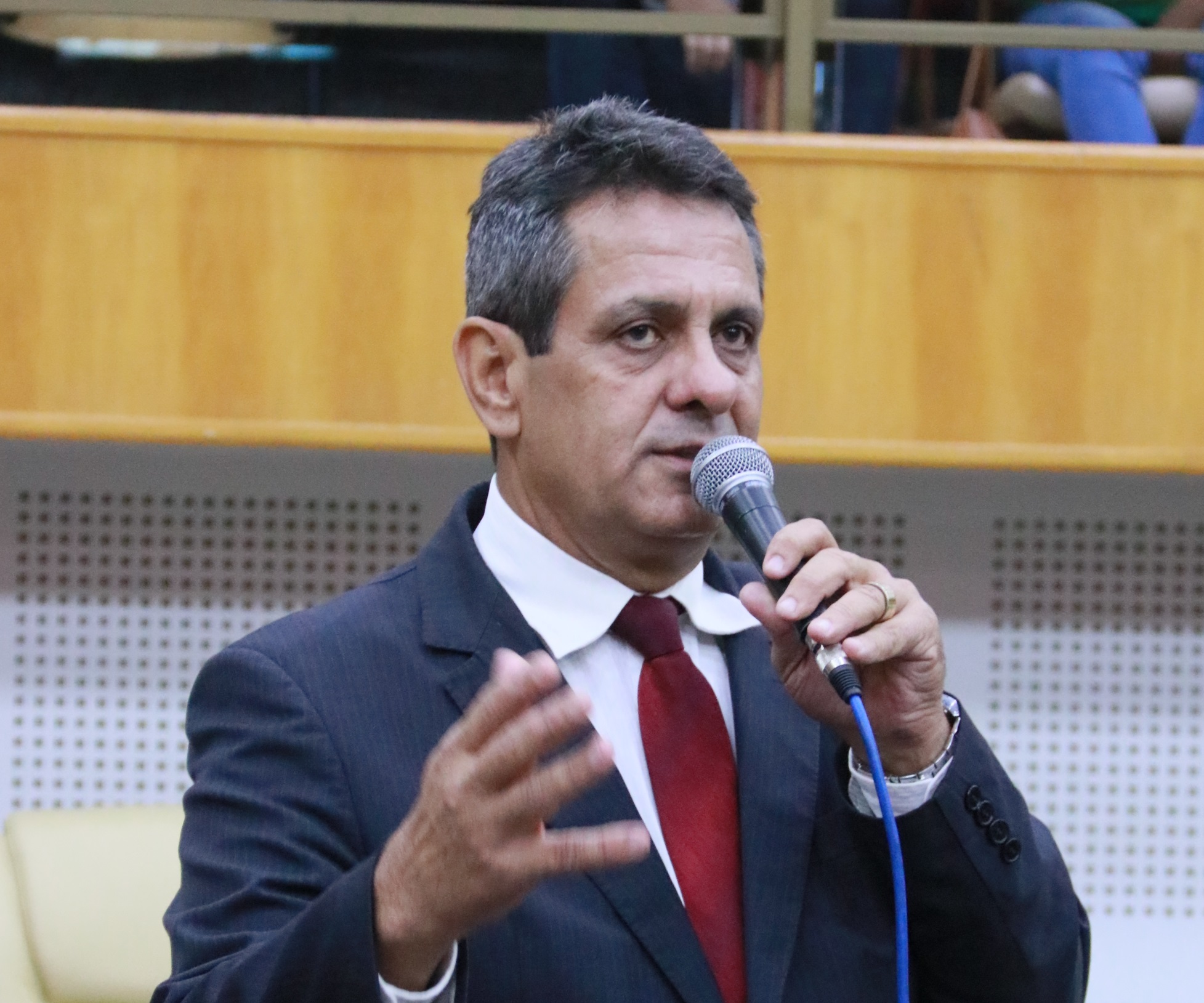 Projeto proíbe abastecimento de combustíveis após acionamento de trava da bomba